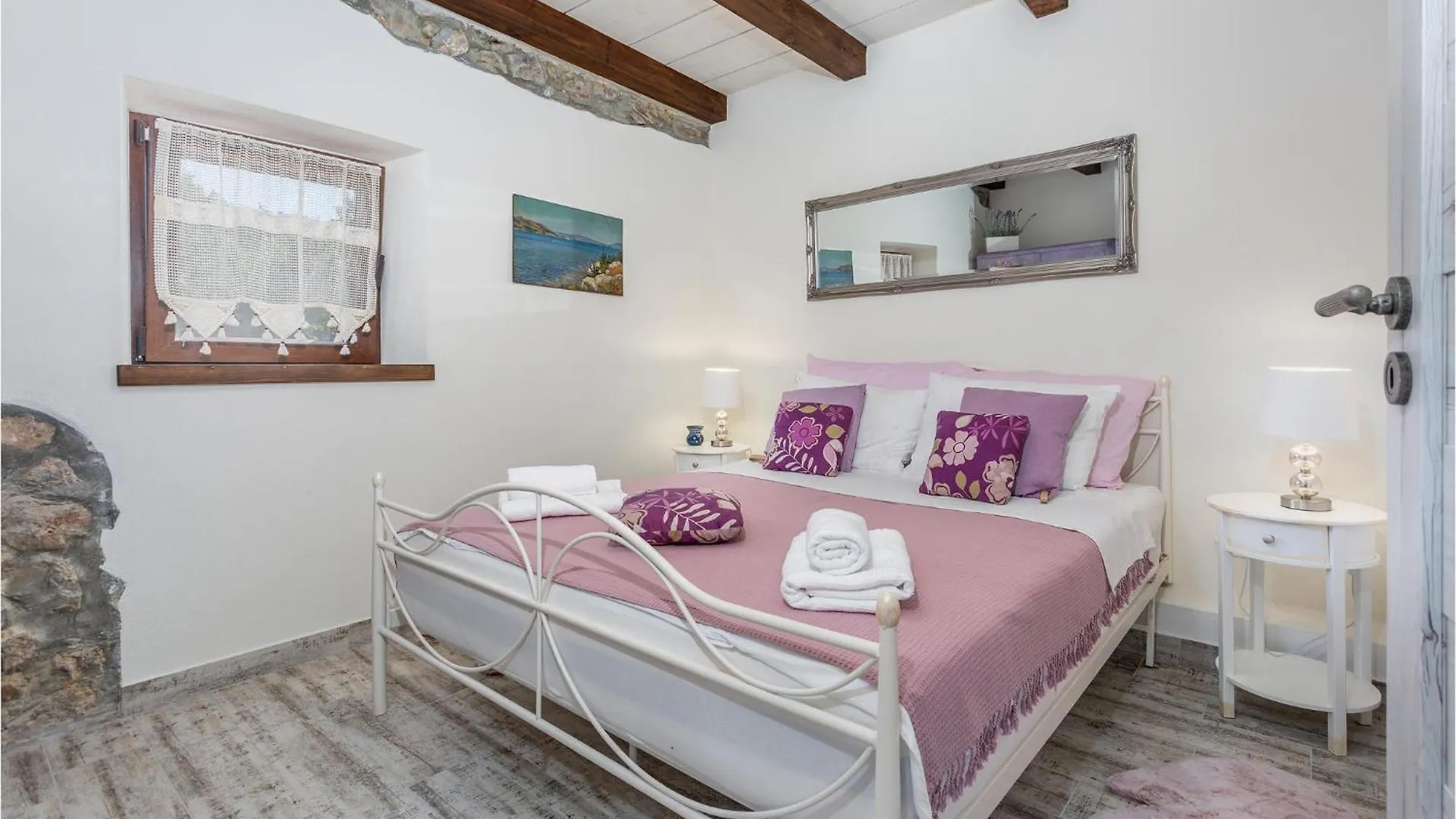 2 Bedroom Cozy Home In מאלינסקה