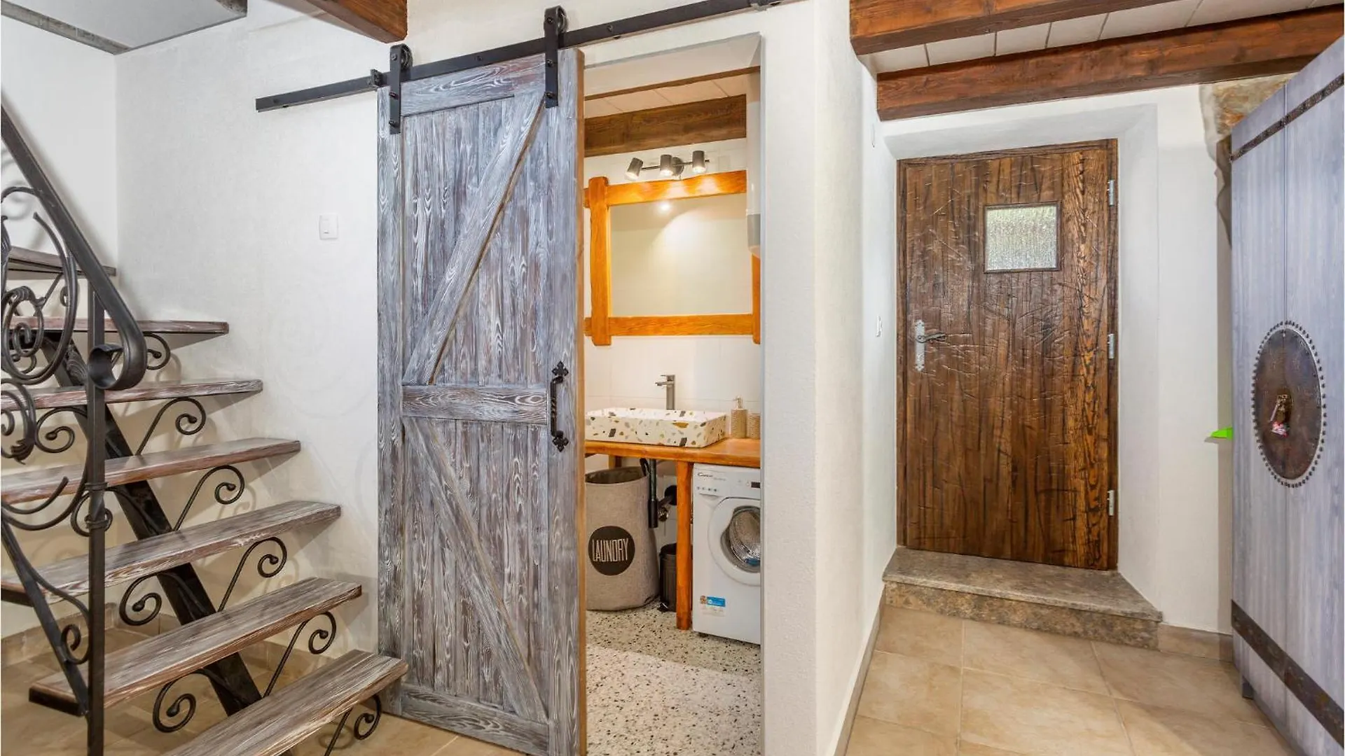 2 Bedroom Cozy Home In מאלינסקה בית נופש